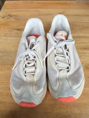 R.A.D R-1 Athletic Sneakers in White & Pink